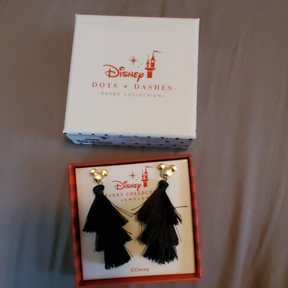 NWT Disney earrings